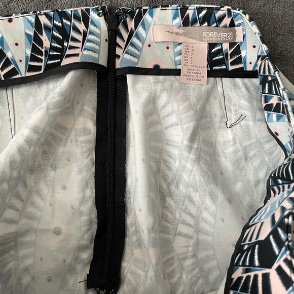 Forever 21 Pink and Navy Patterned Shorts L - Picture 3 of 4